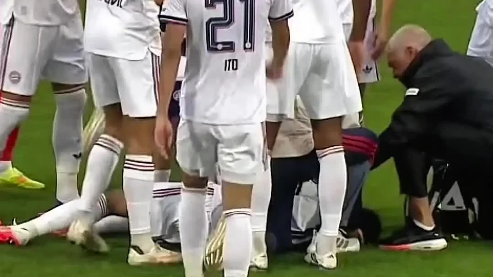 Nemecký futbalista Jamal Musiala (23) skolaboval v utorkovom prípravnom stretnutí Bayernu Mníchov proti druholigovému Heidenheimu.