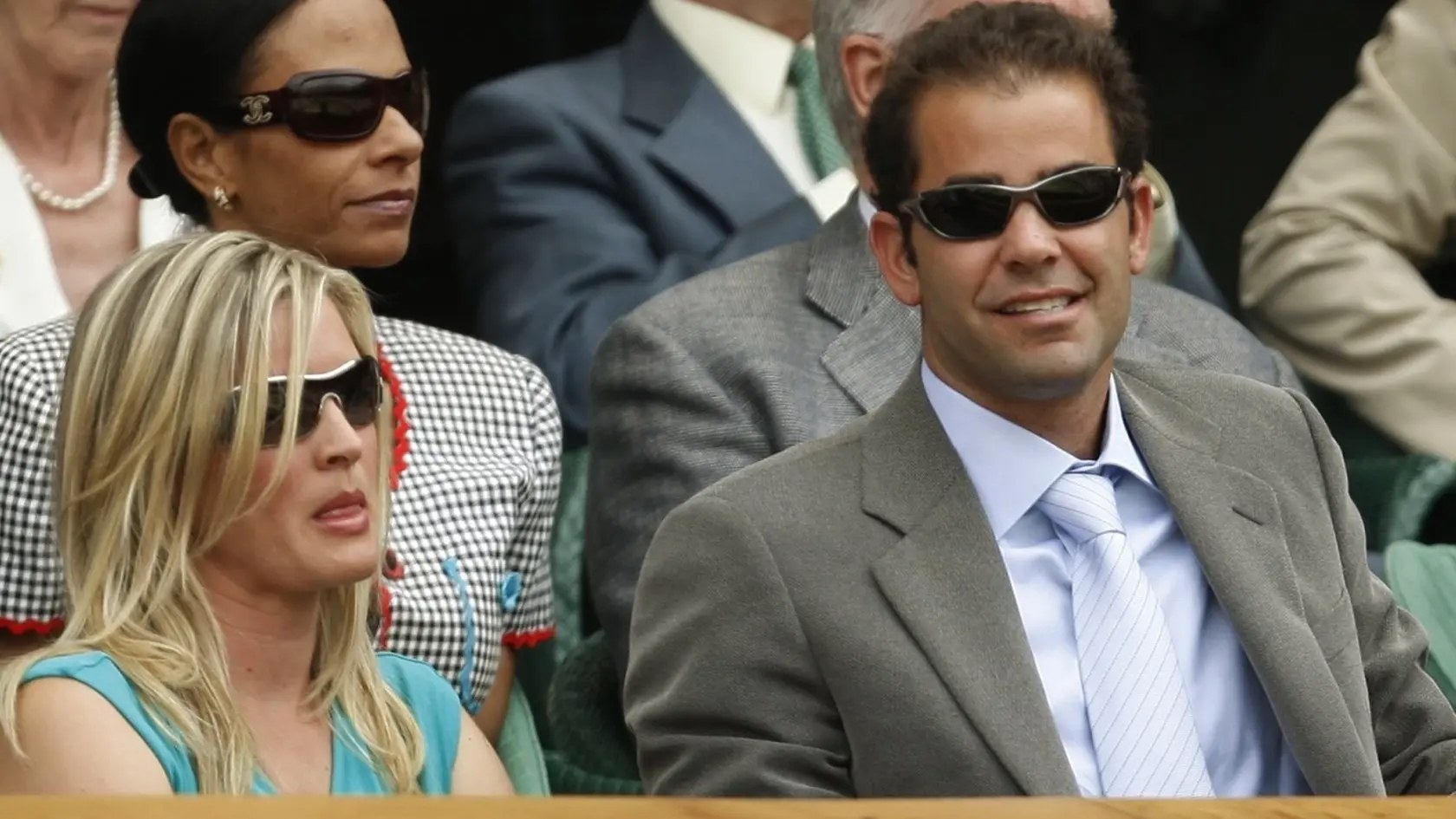 Pete Sampras so svojou manželkou na zápase Wimbledonu.