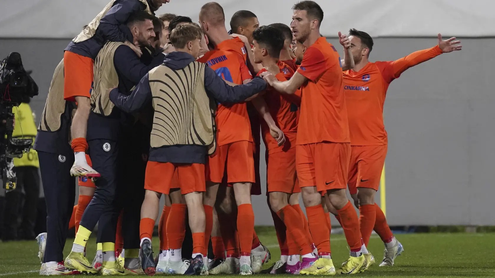 Futbalisti NK Celje hrajú o historicky prvú účasť v hlavnej fáze Ligy majstrov.